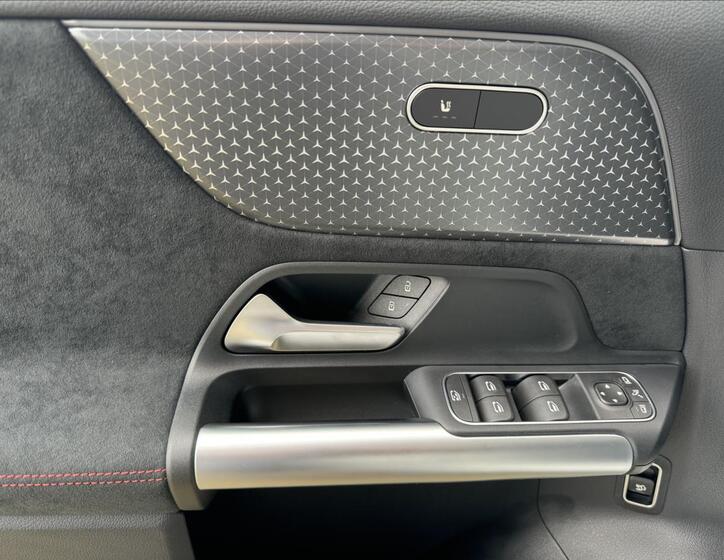 Mercedes-Benz GLA 5