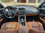 Jaguar XE 10