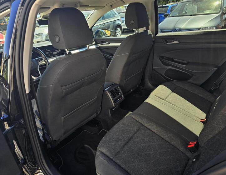 Volkswagen Golf 24