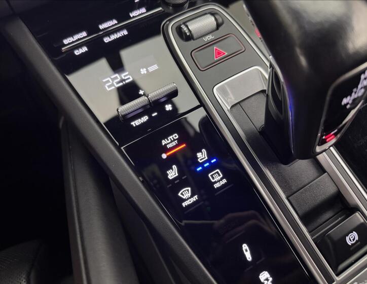 Porsche Cayenne 30