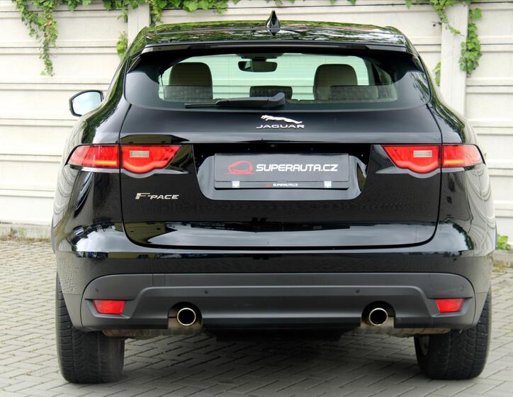 Jaguar F-Pace 5