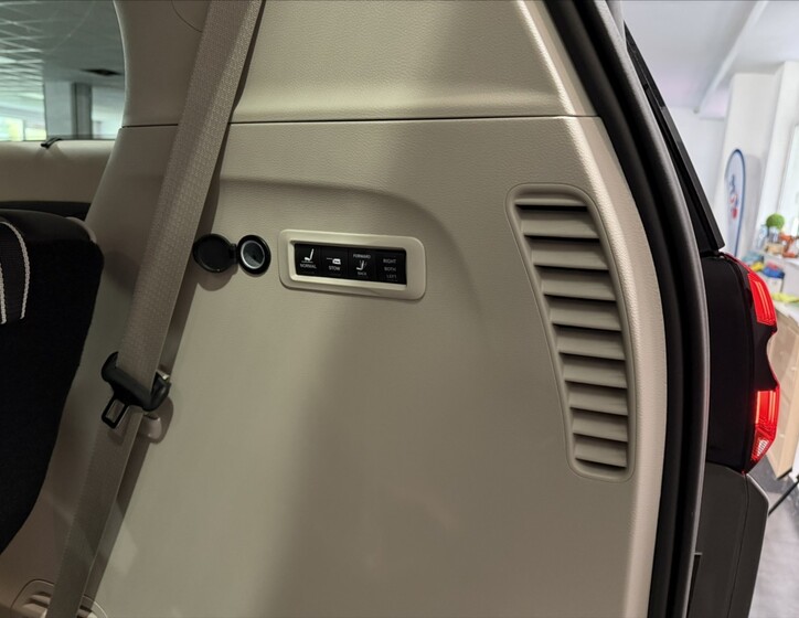 Chrysler Pacifica 29