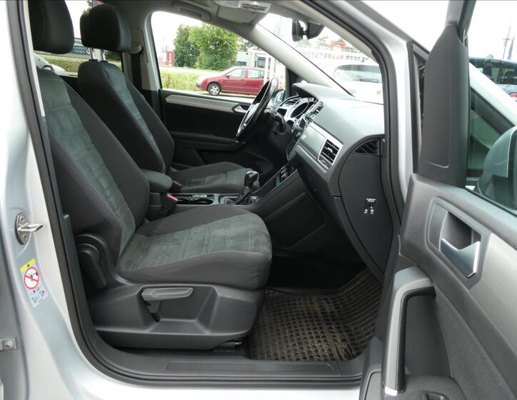 Volkswagen Touran 27
