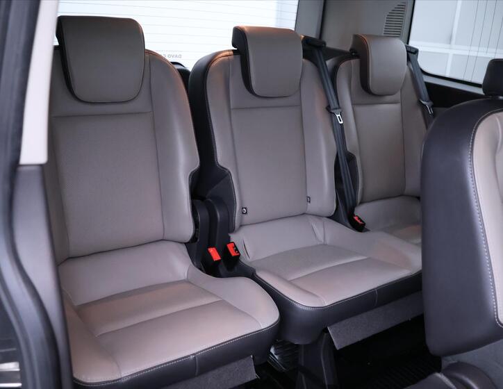 Ford Tourneo Custom 14