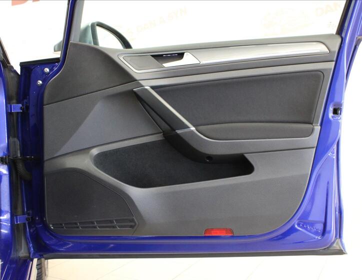 Volkswagen Golf 11