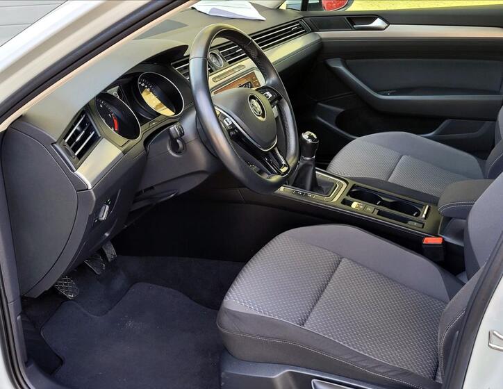 Volkswagen Passat 25