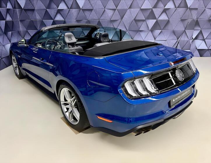 Ford Mustang 6