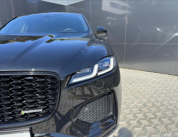 Jaguar F-Pace 22