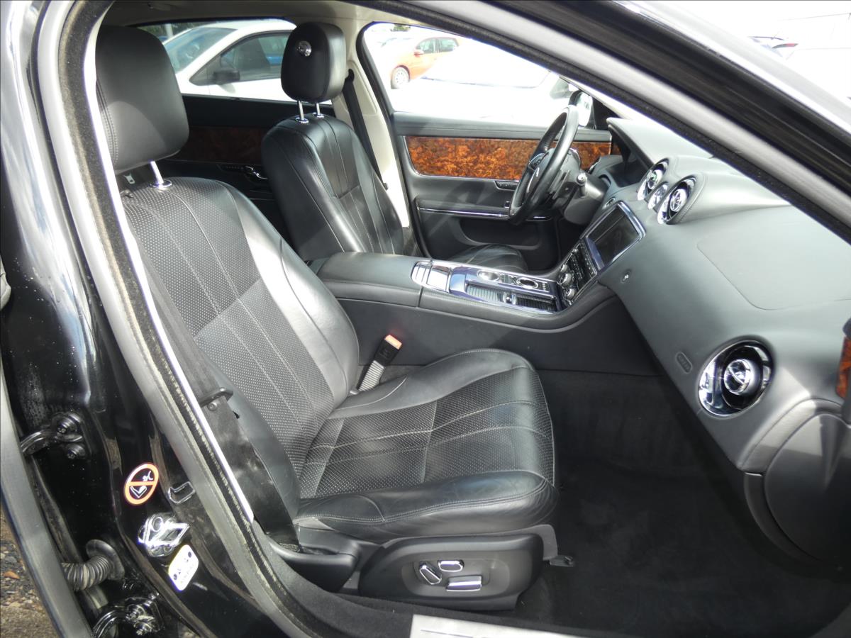Jaguar XJ