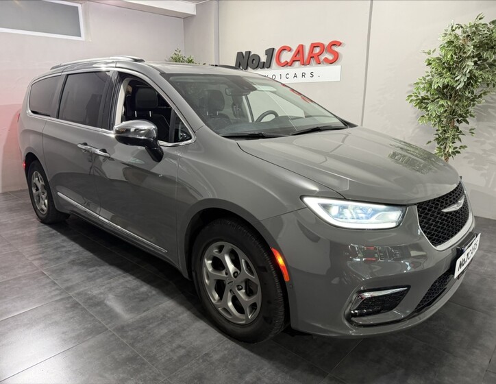 Chrysler Pacifica 2