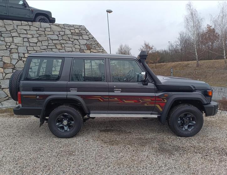 Toyota Land Cruiser 8