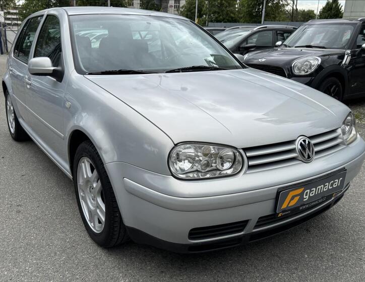 Volkswagen Golf 16