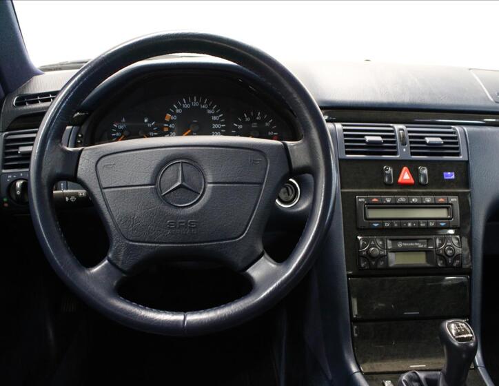 Mercedes-Benz Třídy E 25