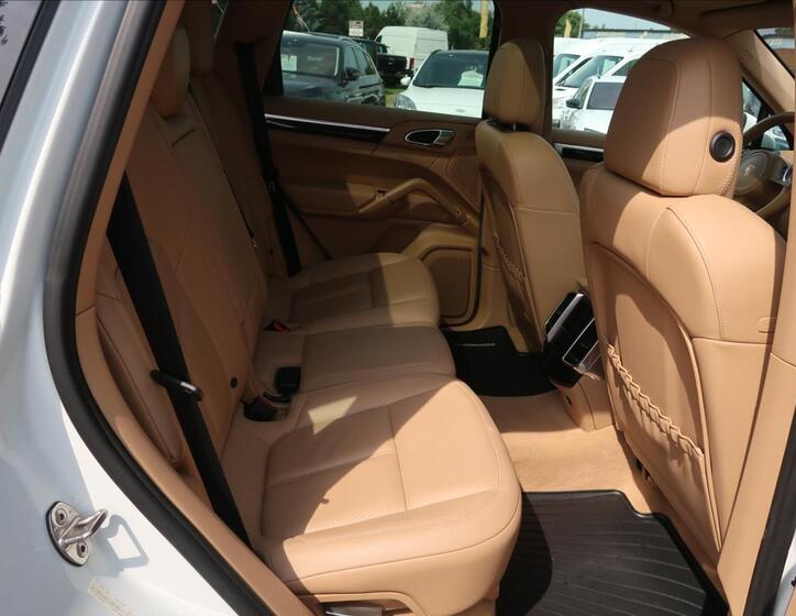 Porsche Cayenne 22
