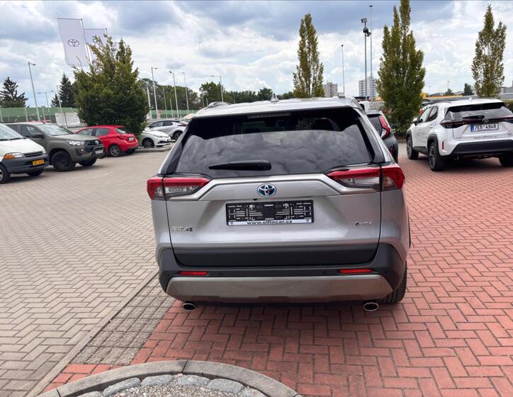 Toyota RAV4 6