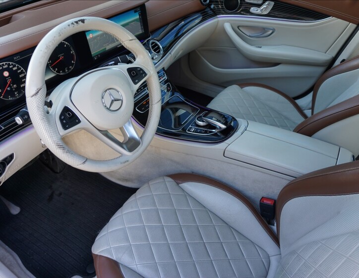 Mercedes-Benz Třídy E 8