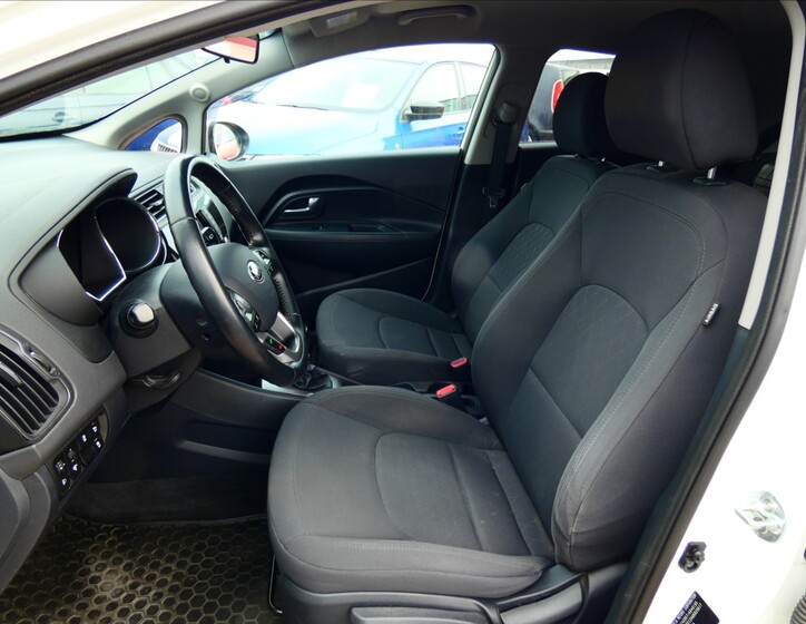 KIA Rio 7