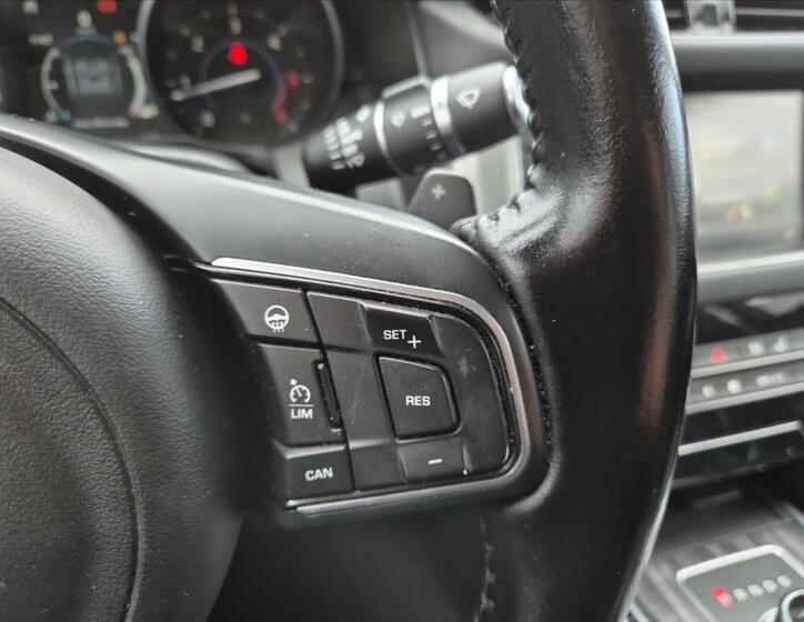 Jaguar XF 18