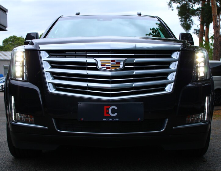 Cadillac Escalade 2