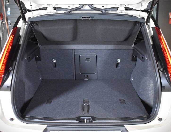 Volvo EX40 19