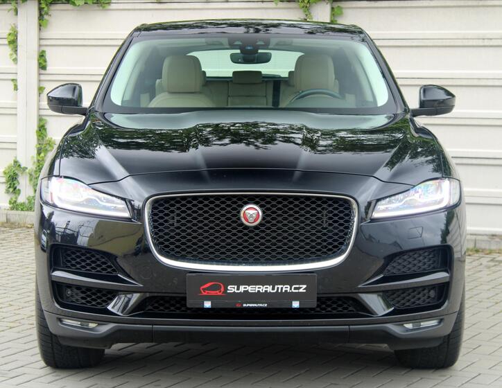 Jaguar F-Pace 2