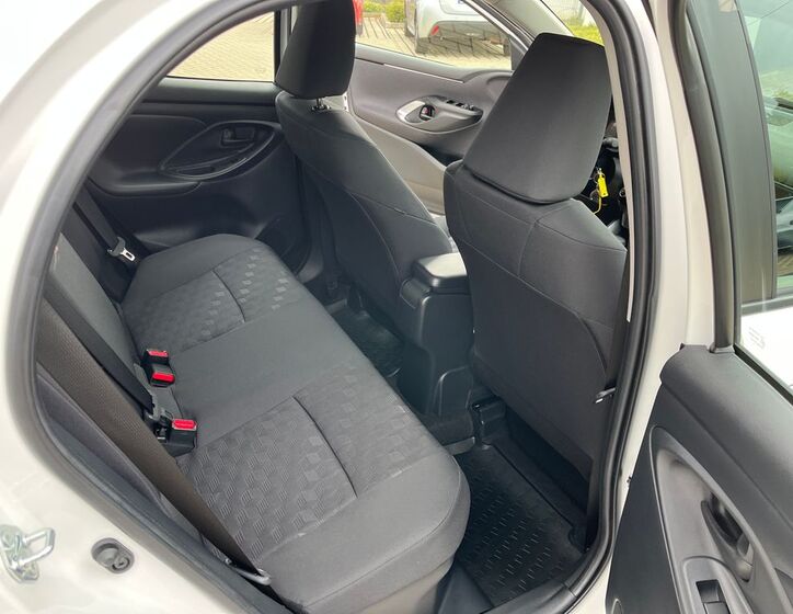 Toyota Yaris 16