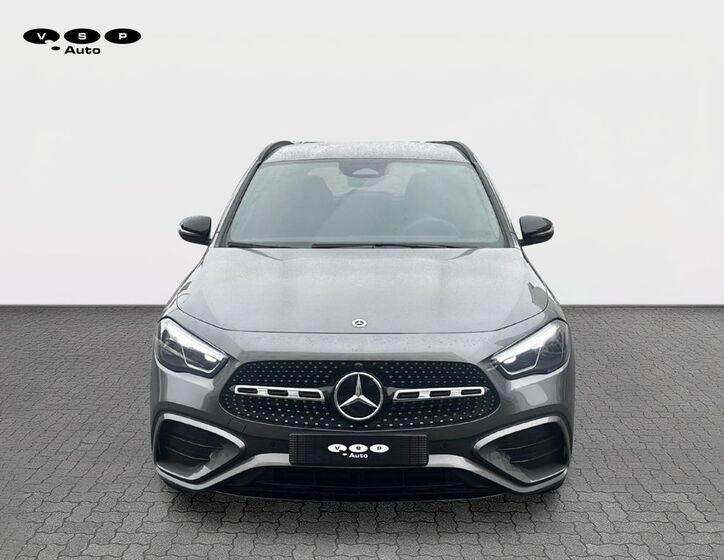 Mercedes-Benz GLA 8