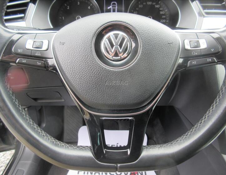 Volkswagen Passat 10