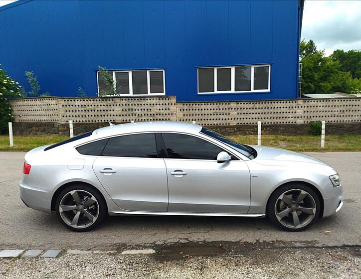 Audi A5 4