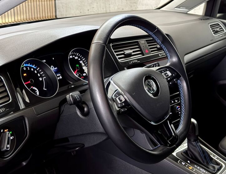 Volkswagen Golf 27