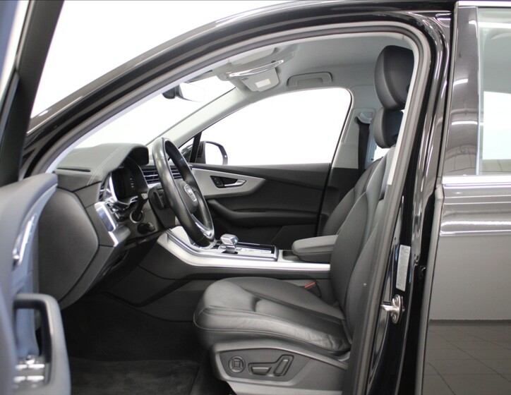Audi Q7 6