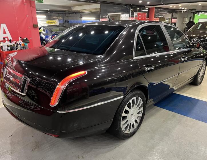 Lancia Thesis 7