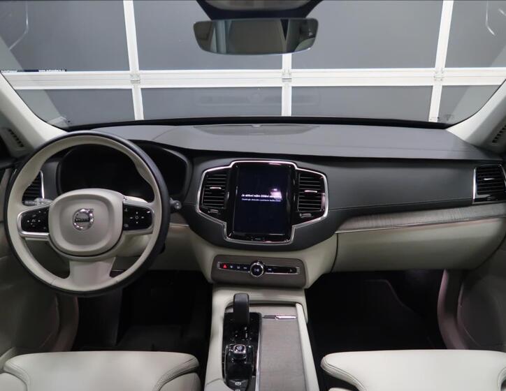 Volvo XC90 13
