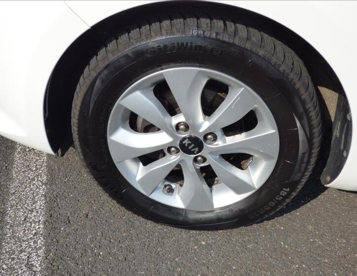KIA Rio 44