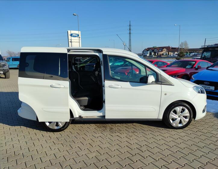 Ford Tourneo Courier 11