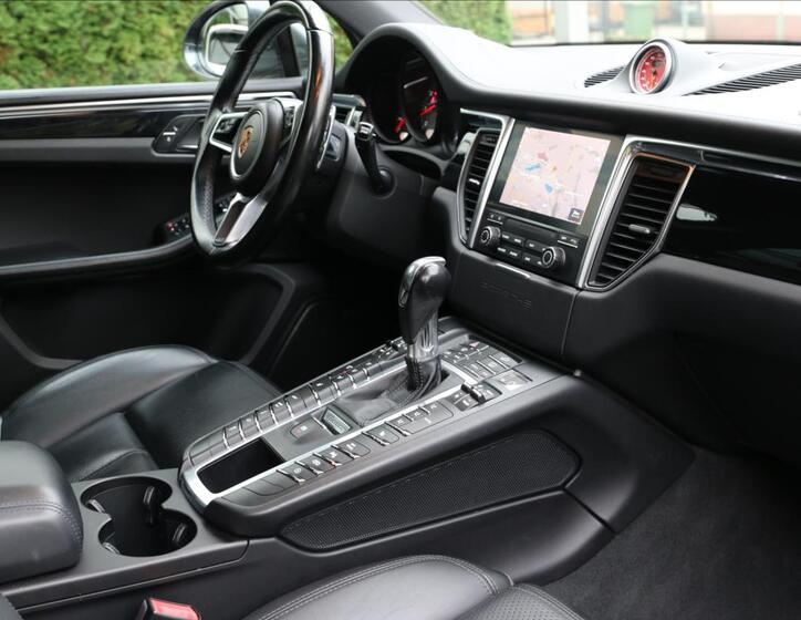 Porsche Macan 49