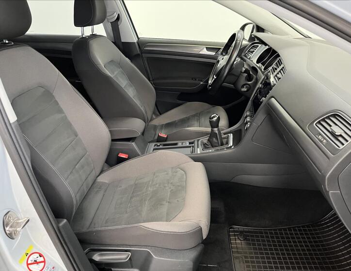 Volkswagen Golf 23