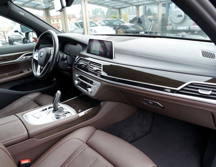 BMW Řada 7 29