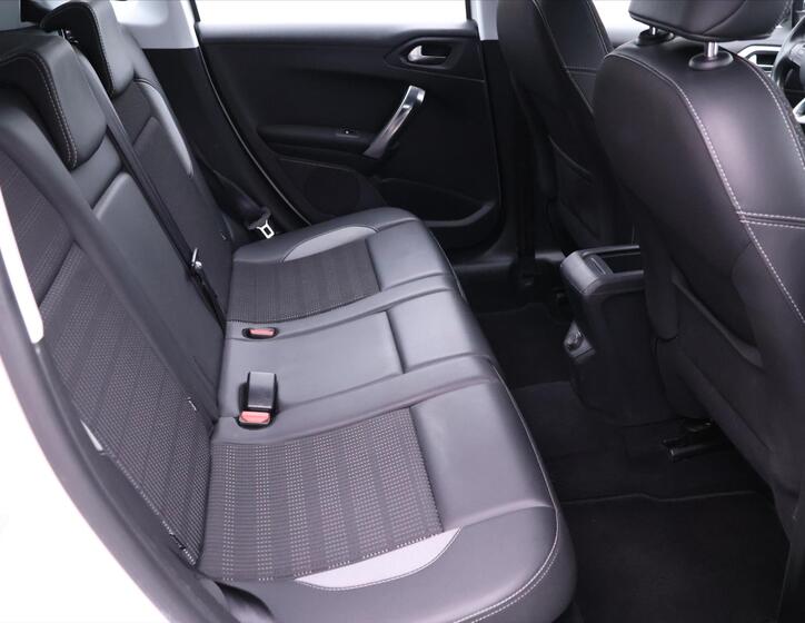 Peugeot 2008 13