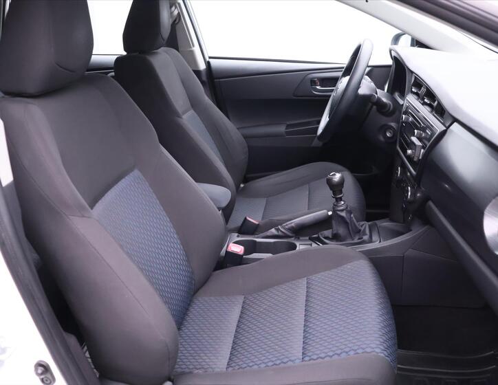 Toyota Auris 12