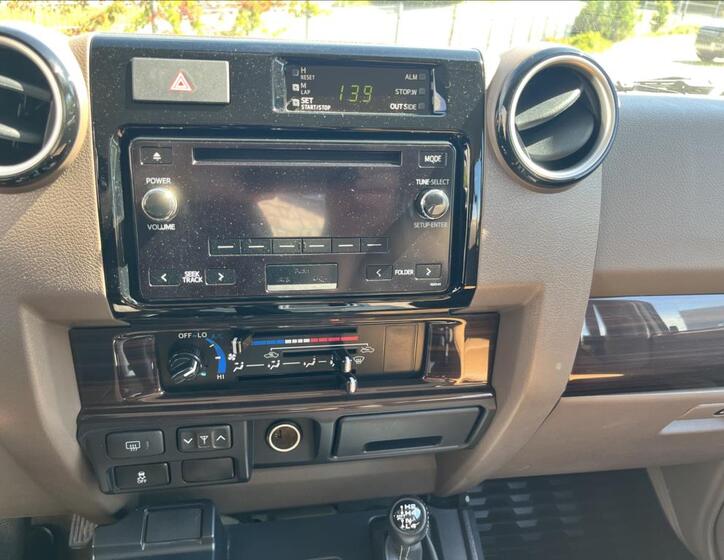 Toyota Land Cruiser 19