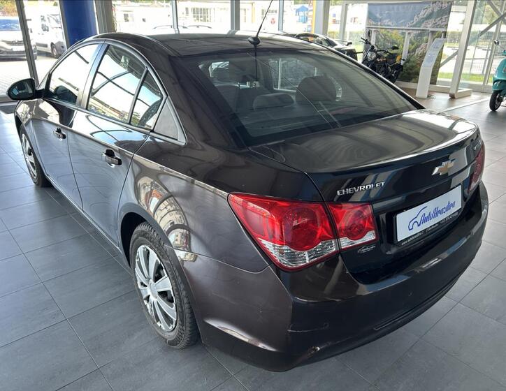 Chevrolet Cruze 4