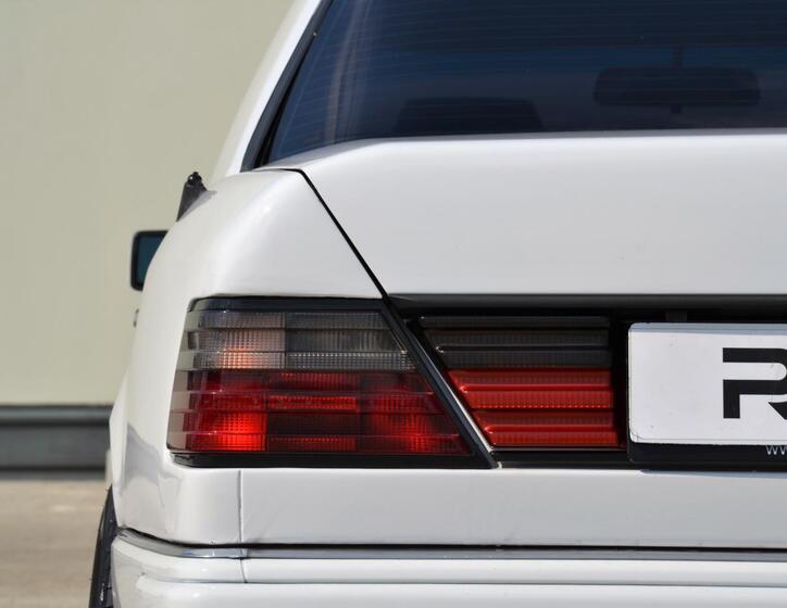 Mercedes-Benz 124 40