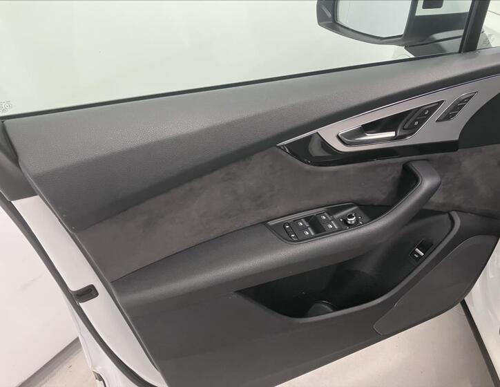 Audi Q7 24