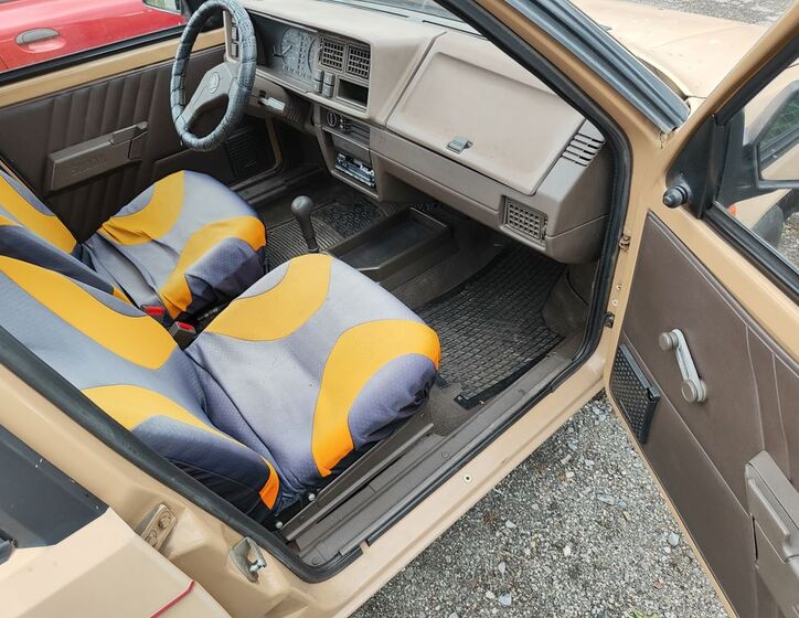 Škoda Favorit 9