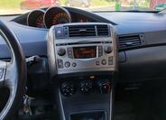 Toyota Verso 15