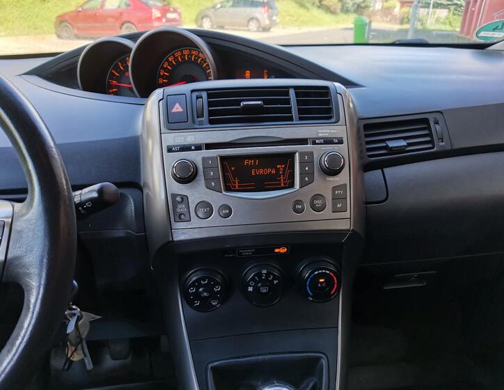 Toyota Verso 15