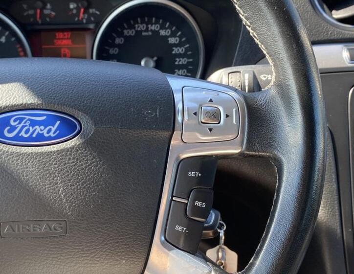 Ford Galaxy 19