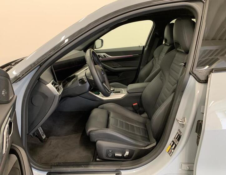 BMW i4 12