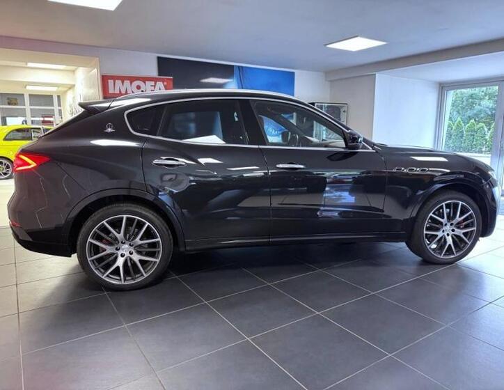 Maserati Levante 4